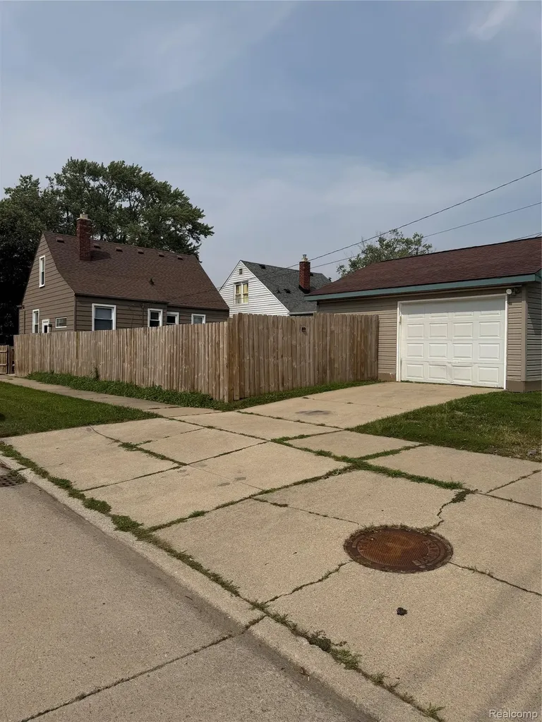 2041 Michigan Boulevard Lincoln Park City MI 48146