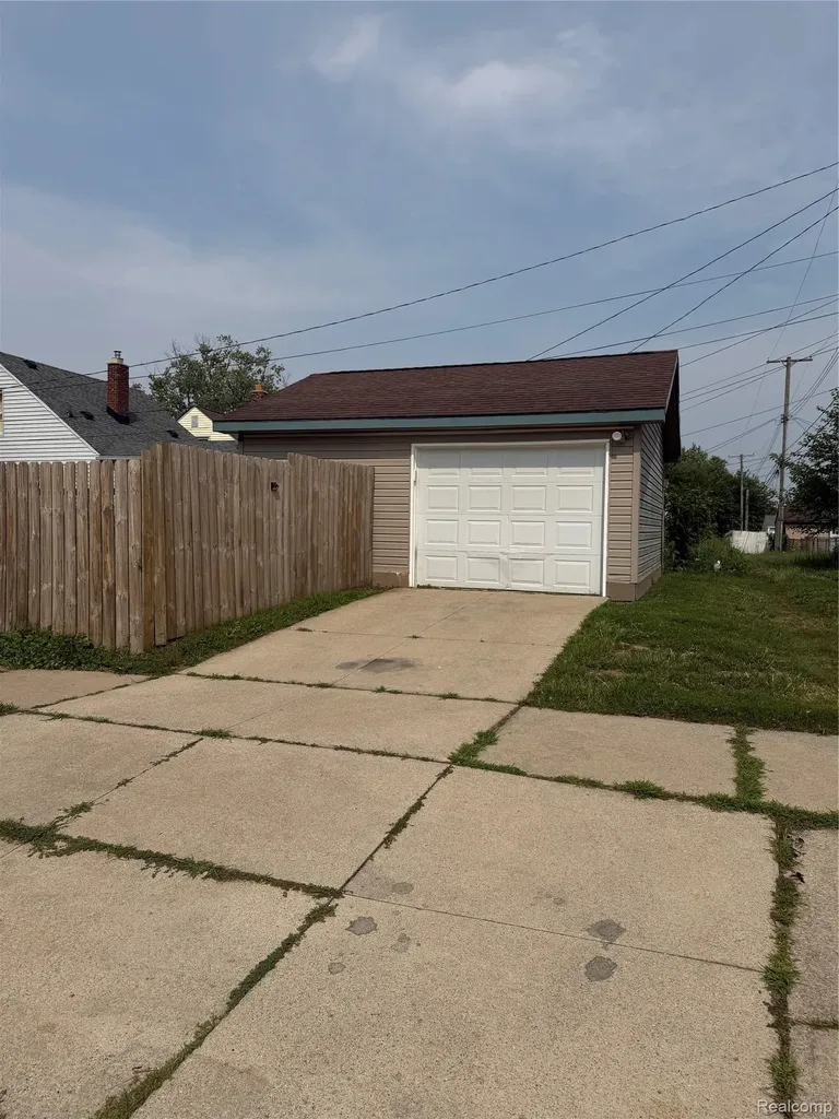 2041 Michigan Boulevard Lincoln Park City MI 48146