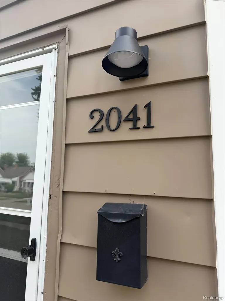 2041 Michigan Boulevard Lincoln Park City MI 48146