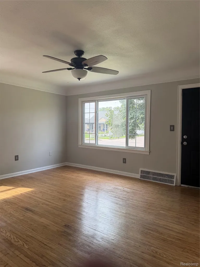 2041 Michigan Boulevard Lincoln Park City MI 48146