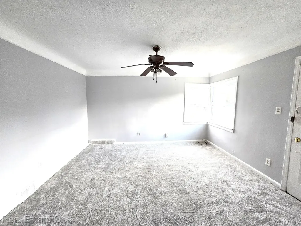 6729 Stahelin Avenue Detroit City MI 48228