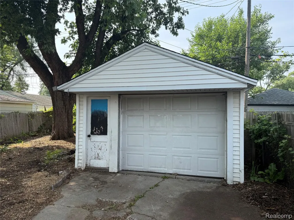 11290 Hudson Avenue Warren City MI 48089