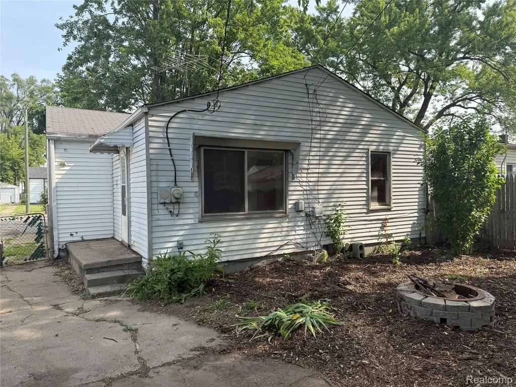 11290 Hudson Avenue Warren City MI 48089