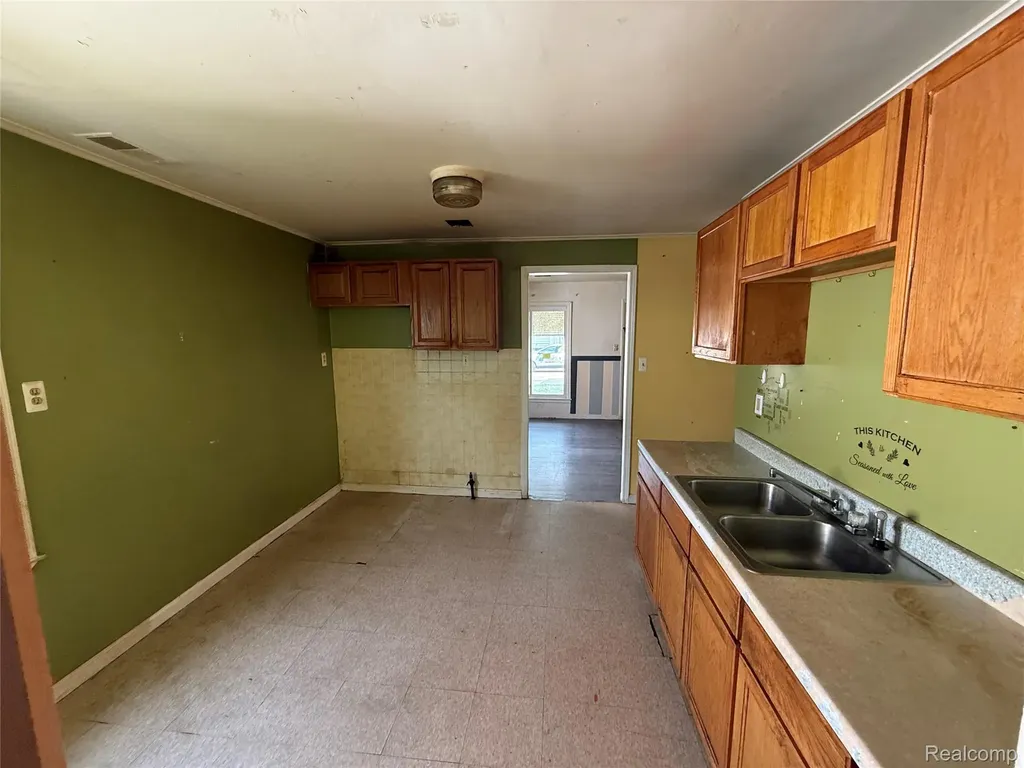 11290 Hudson Avenue Warren City MI 48089
