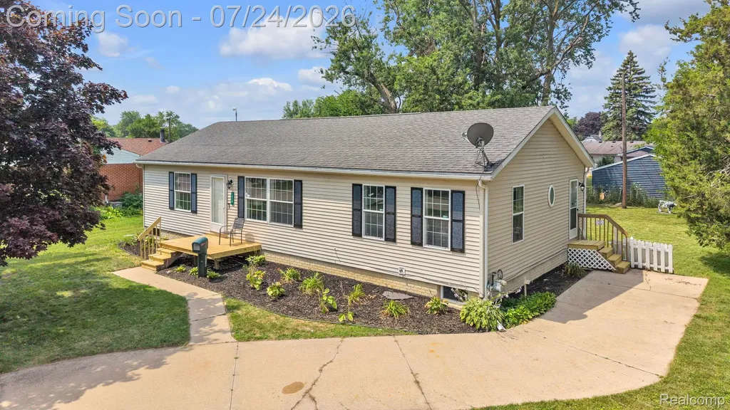 1119 Lathers Street Garden City City MI 48135