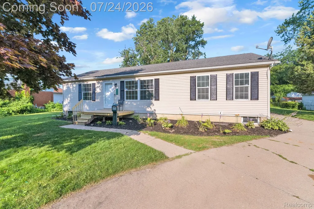 1119 Lathers Street Garden City City MI 48135