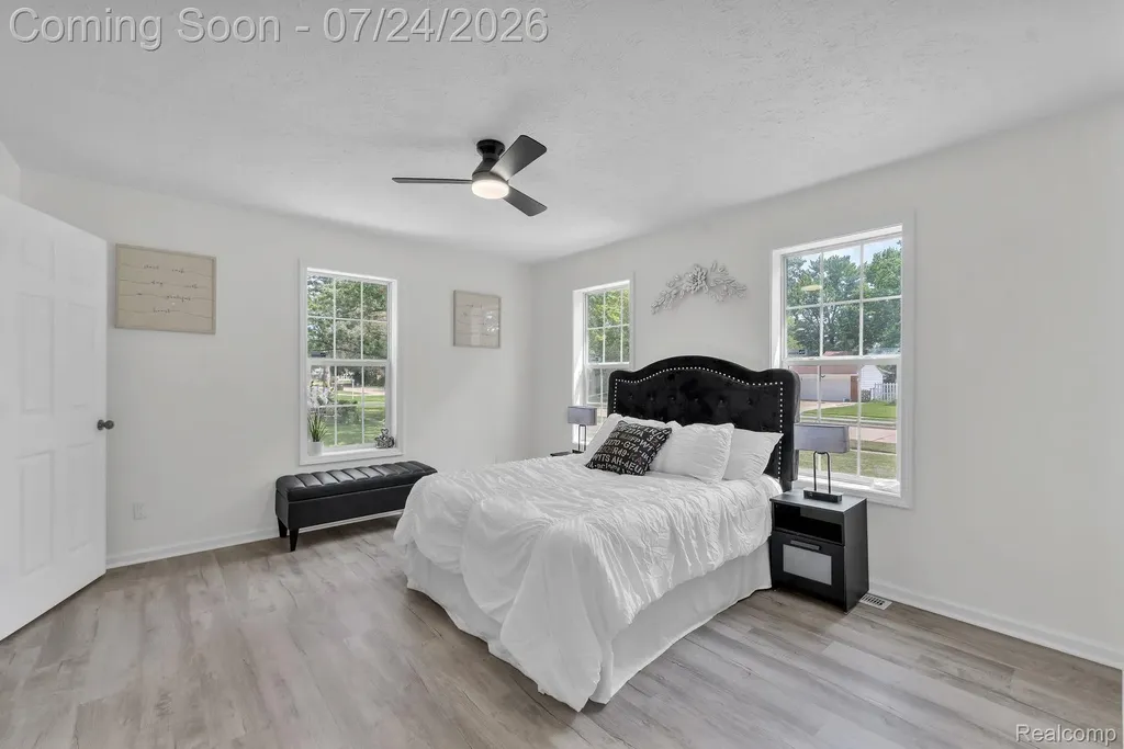 1119 Lathers Street Garden City City MI 48135