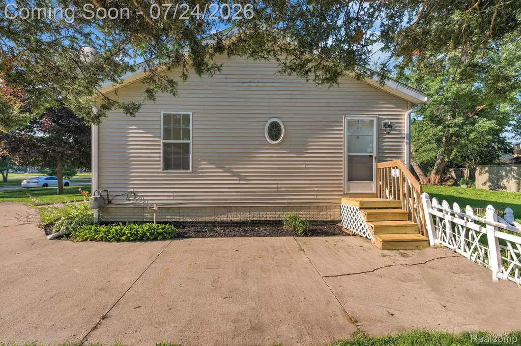 1119 Lathers Street Garden City City MI 48135