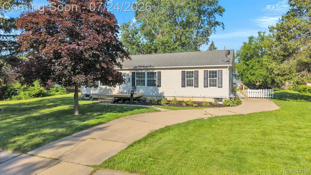 1119 Lathers Street Garden City City MI 48135