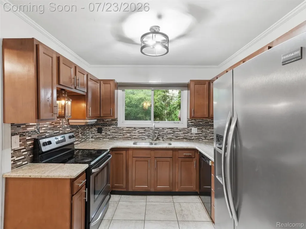 8241 Janis Street Utica City MI 48317