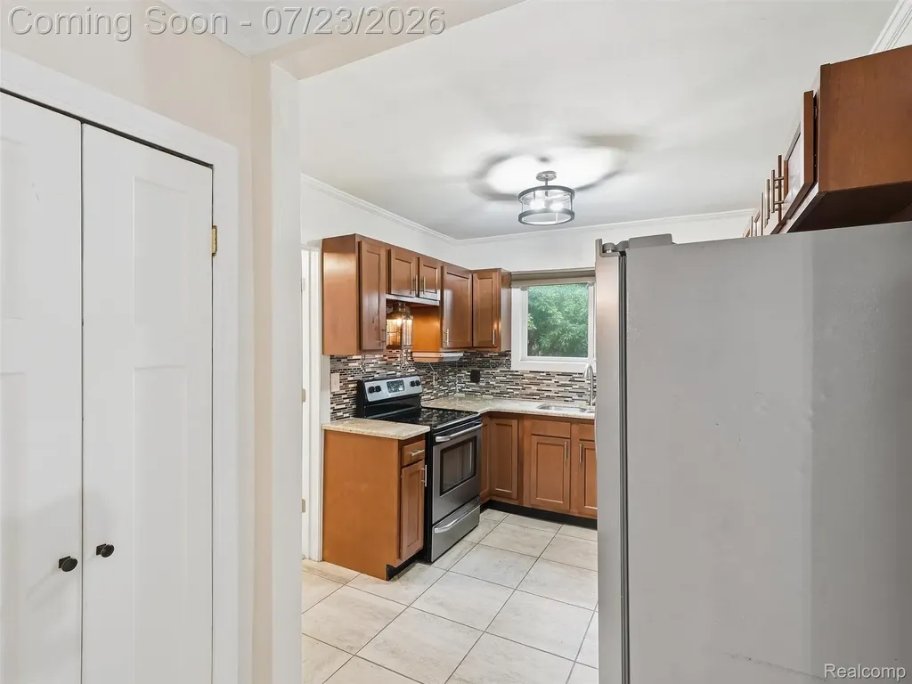8241 Janis Street Utica City MI 48317