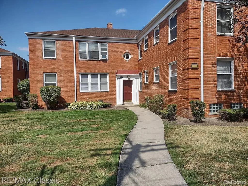 21519 Kingsville Street Harper Woods City MI 48225