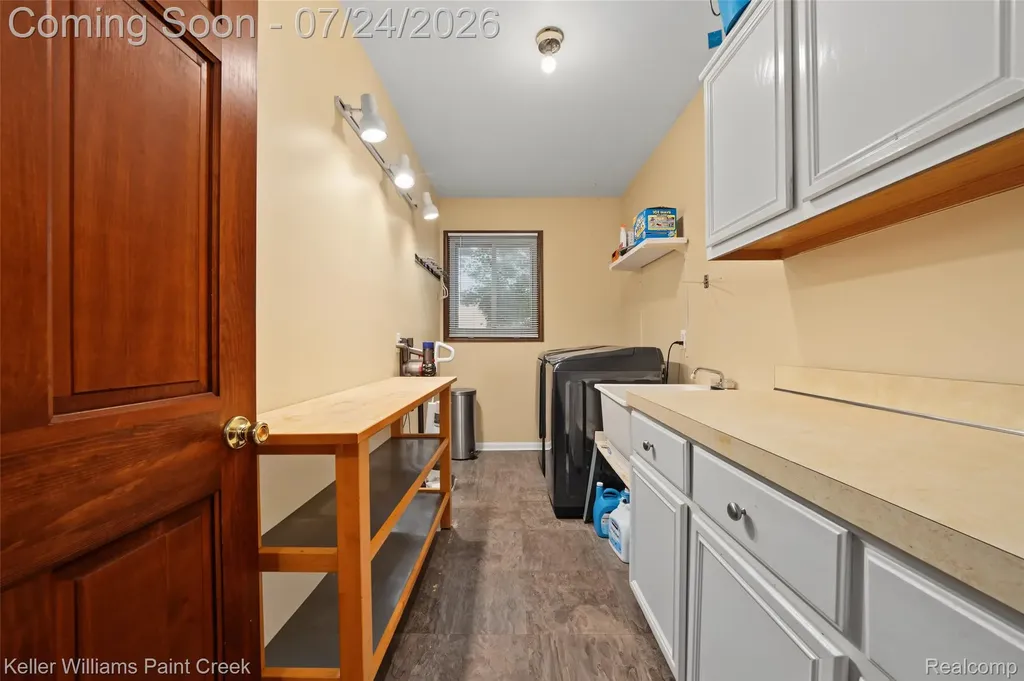 1105 Byron Drive Troy City MI 48098
