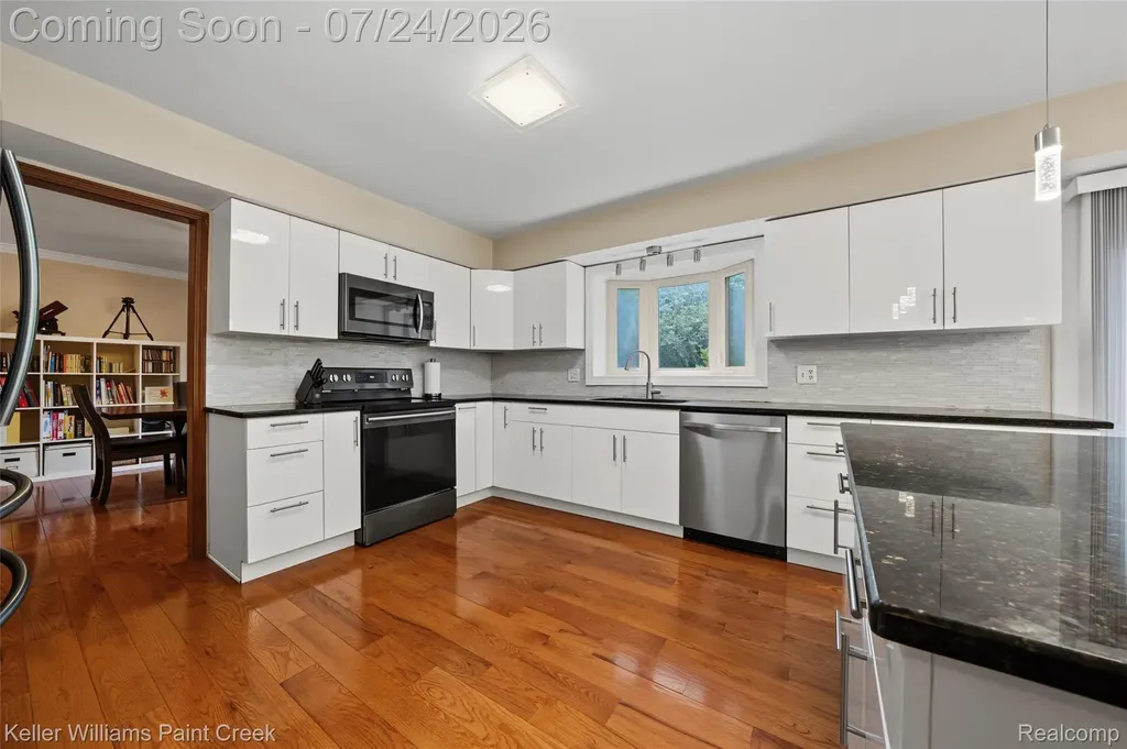 1105 Byron Drive Troy City MI 48098