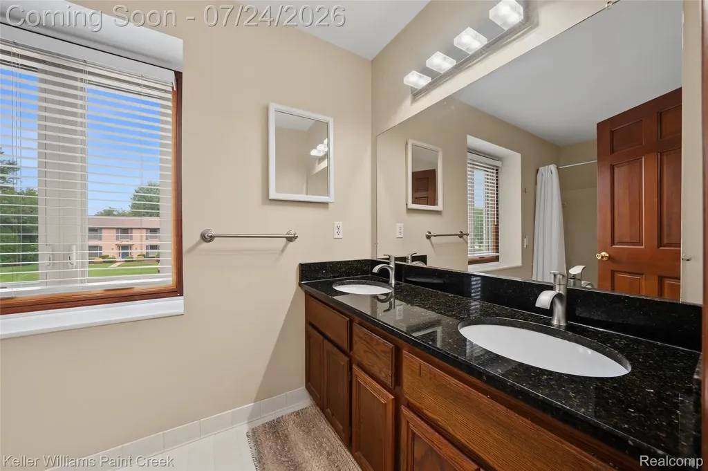 1105 Byron Drive Troy City MI 48098