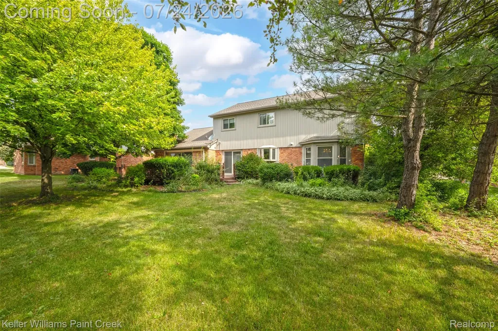 1105 Byron Drive Troy City MI 48098