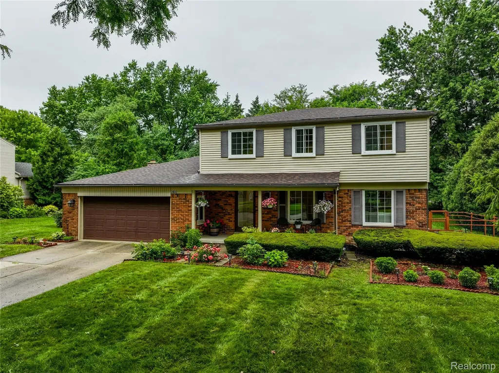 2032 Kristin Drive Troy City MI 48084