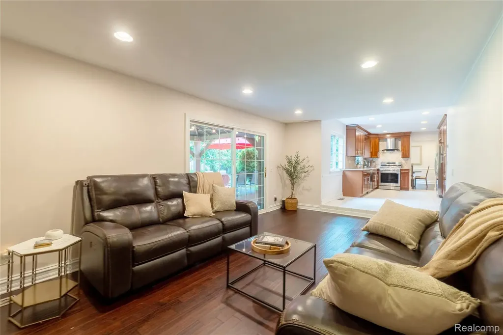 2032 Kristin Drive Troy City MI 48084