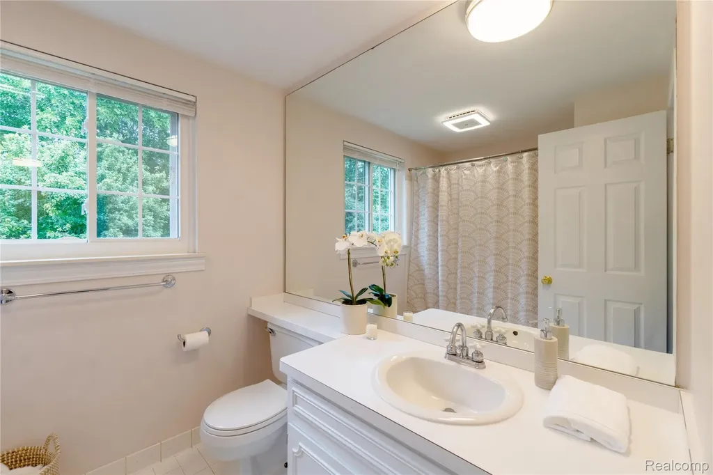 2032 Kristin Drive Troy City MI 48084