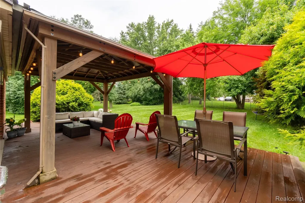 2032 Kristin Drive Troy City MI 48084