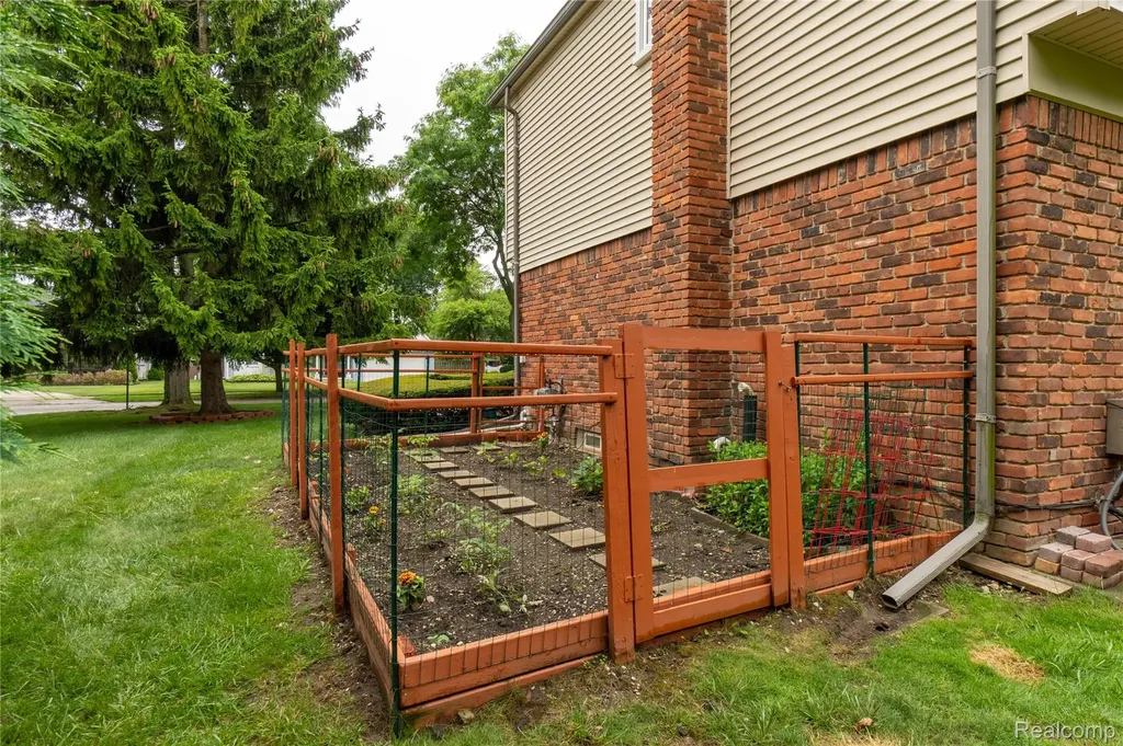 2032 Kristin Drive Troy City MI 48084