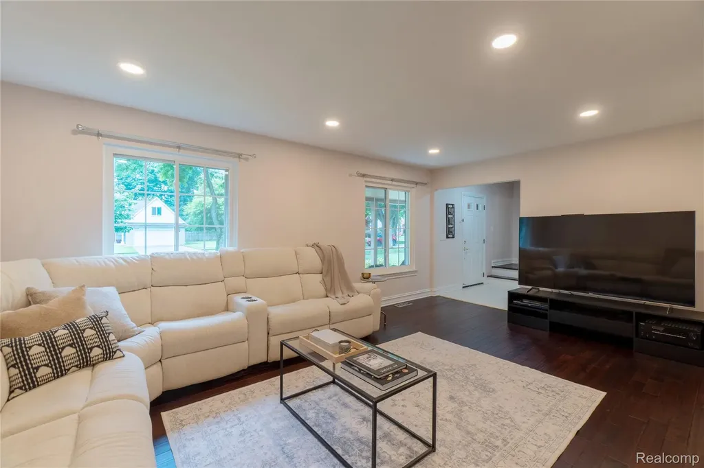 2032 Kristin Drive Troy City MI 48084