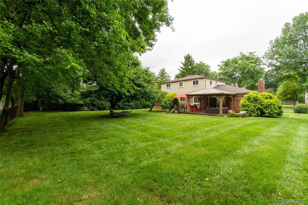 2032 Kristin Drive Troy City MI 48084
