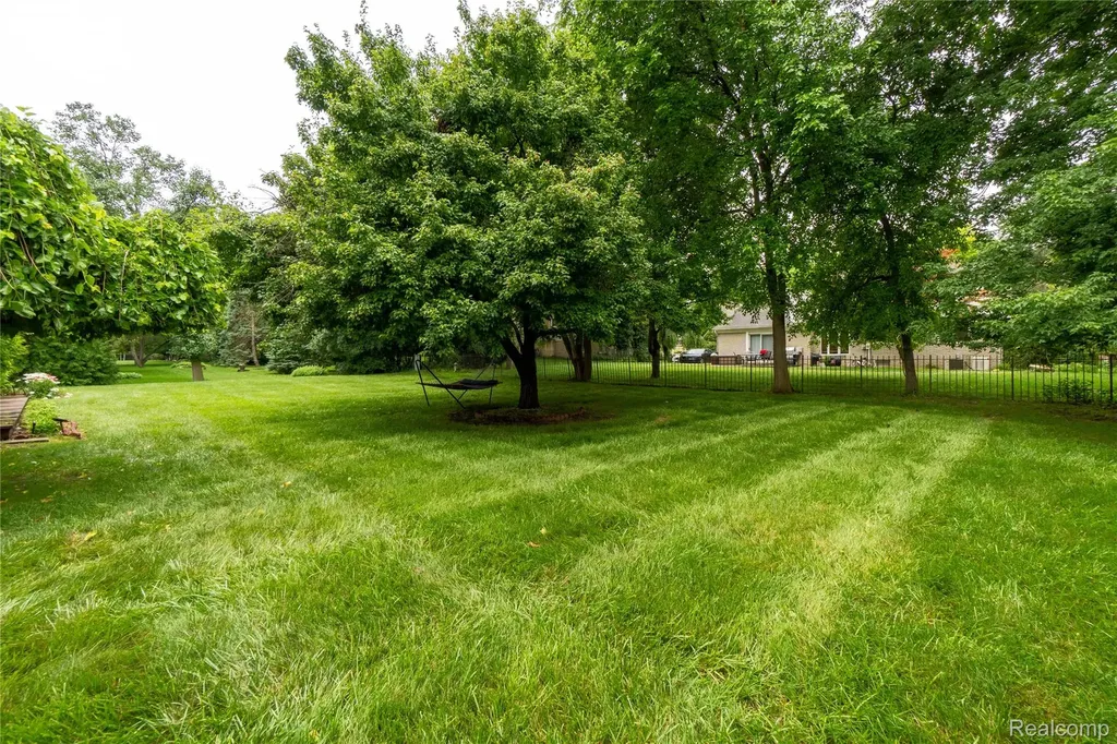2032 Kristin Drive Troy City MI 48084
