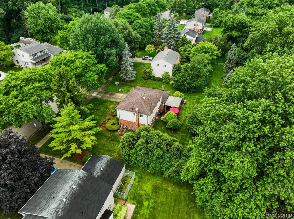 2032 Kristin Drive Troy City MI 48084