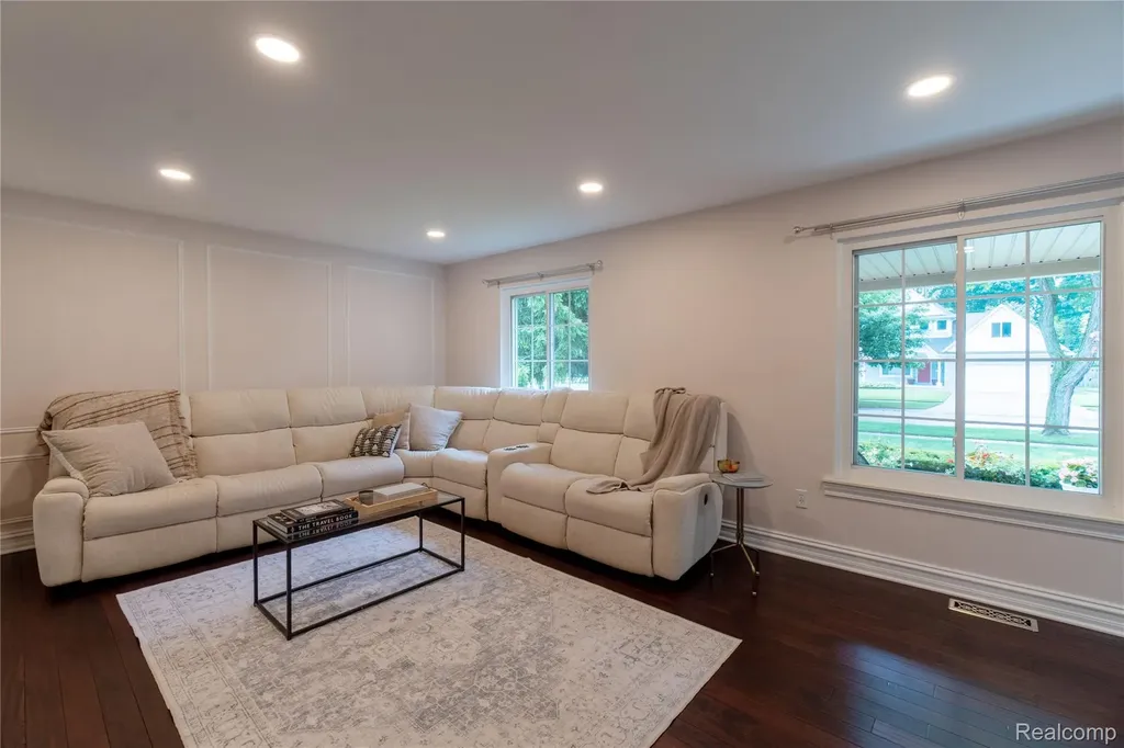 2032 Kristin Drive Troy City MI 48084