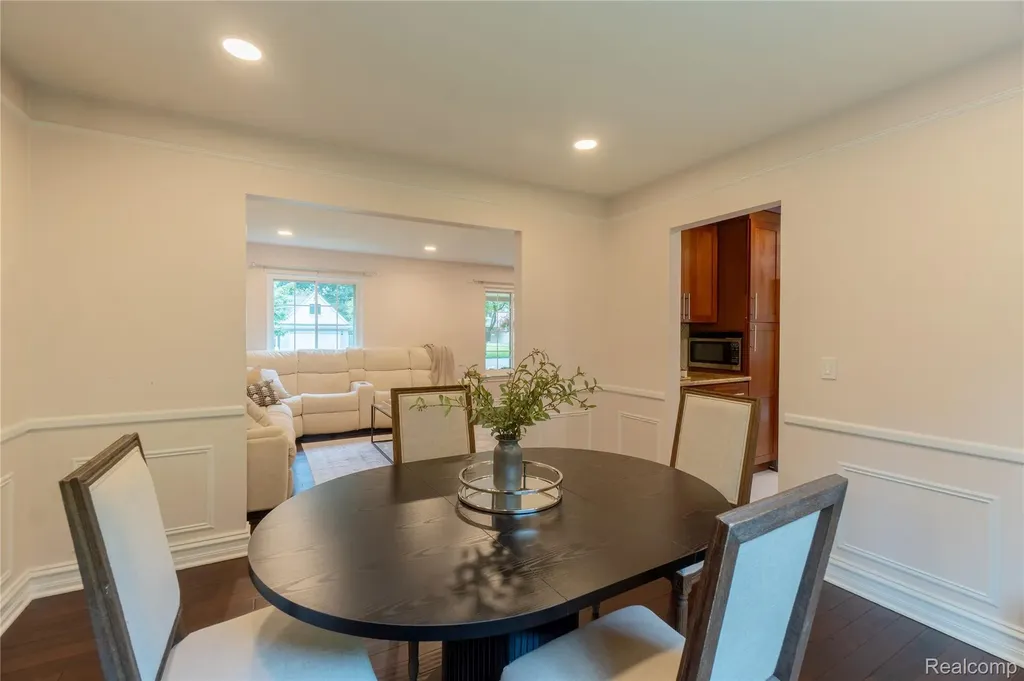 2032 Kristin Drive Troy City MI 48084
