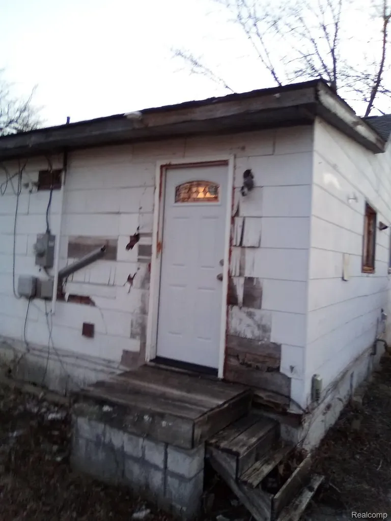 17199 Hamburg Street Detroit City MI 48205