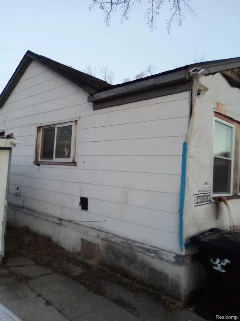 17199 Hamburg Street Detroit City MI 48205