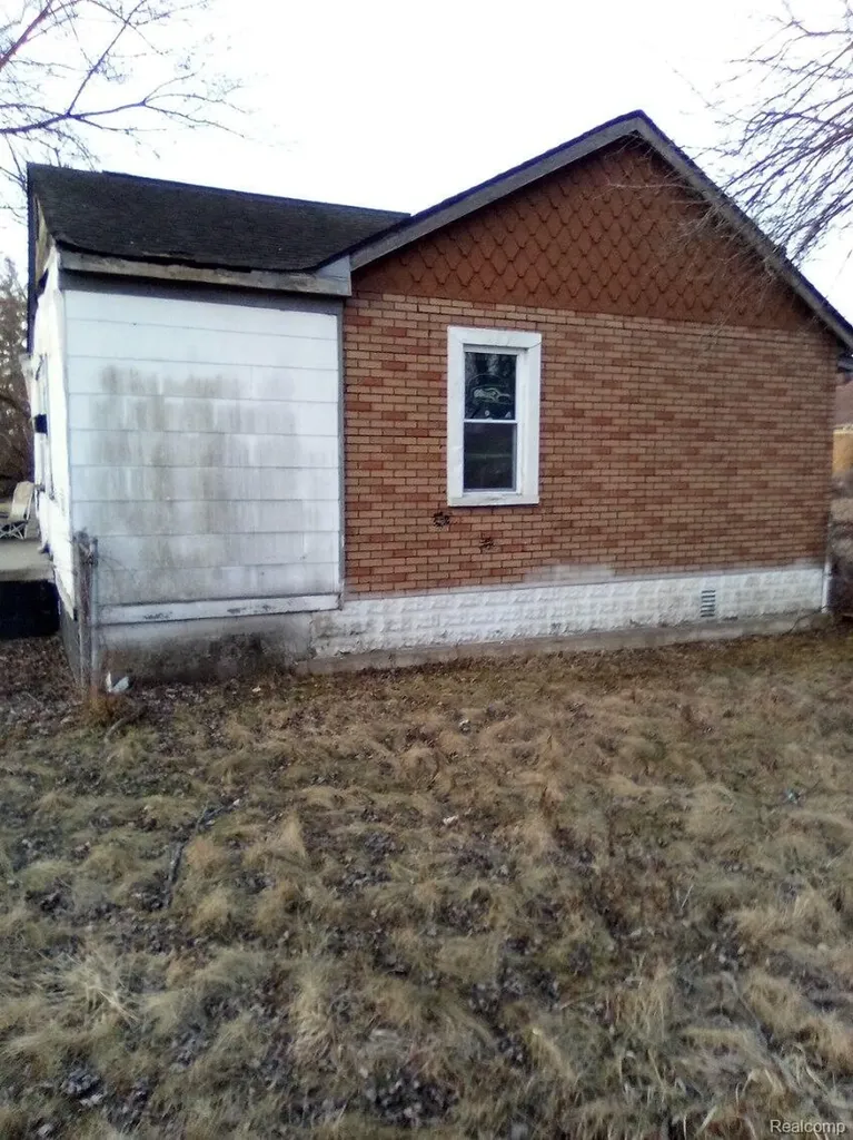 17199 Hamburg Street Detroit City MI 48205