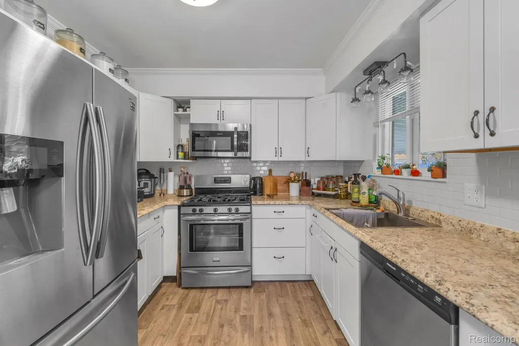36106 Canyon Drive Westland City MI 48186