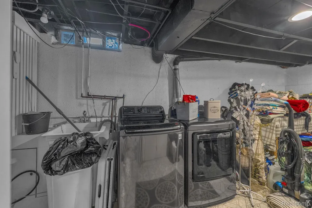 36106 Canyon Drive Westland City MI 48186