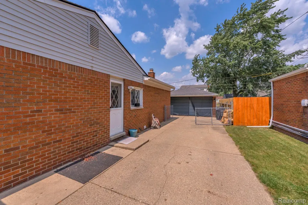 36106 Canyon Drive Westland City MI 48186
