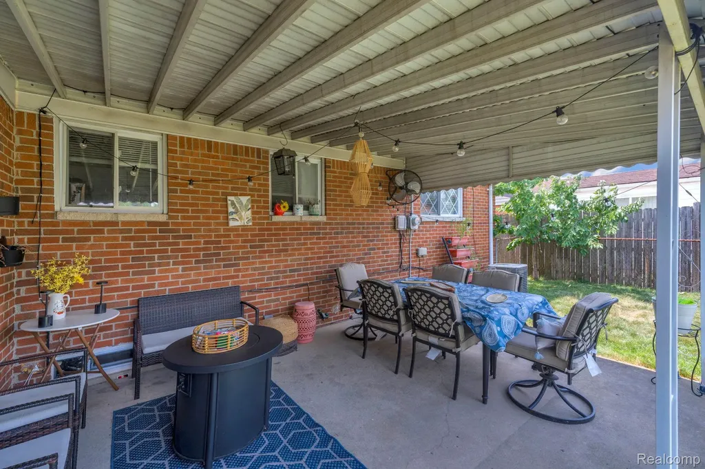 36106 Canyon Drive Westland City MI 48186
