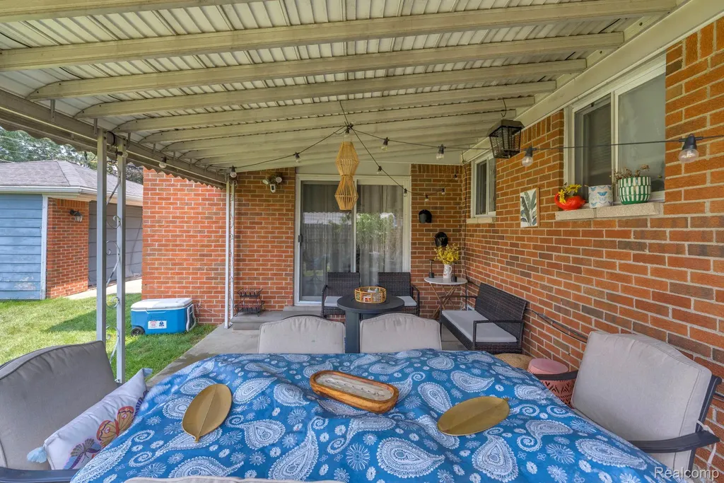 36106 Canyon Drive Westland City MI 48186