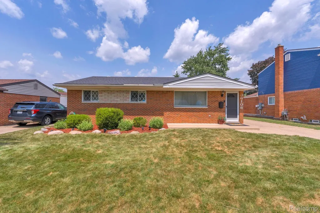 36106 Canyon Drive Westland City MI 48186