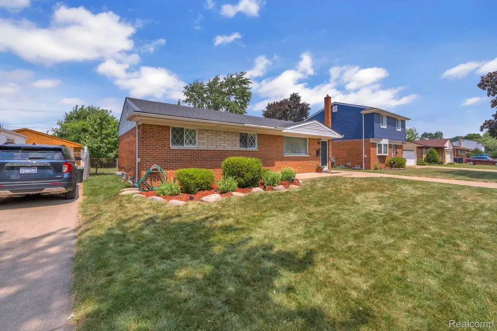 36106 Canyon Drive Westland City MI 48186