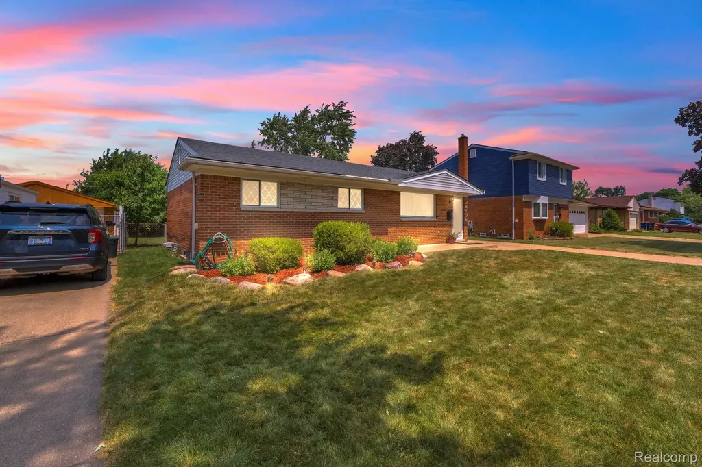 36106 Canyon Drive Westland City MI 48186