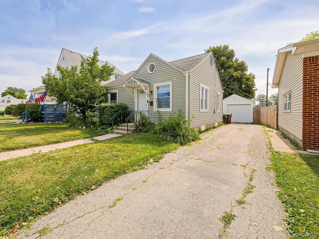 702 Michigan Avenue Monroe City MI 48162
