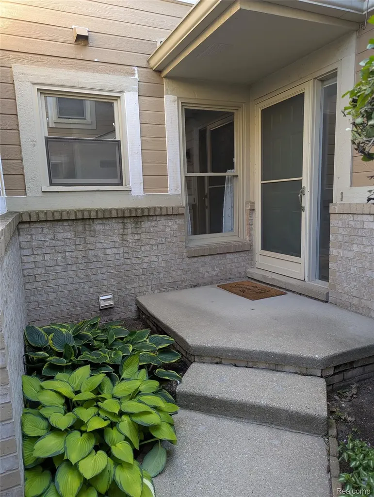 9327 Eastwind Drive Livonia City MI 48150