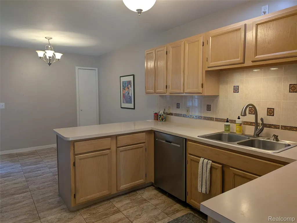 9327 Eastwind Drive Livonia City MI 48150