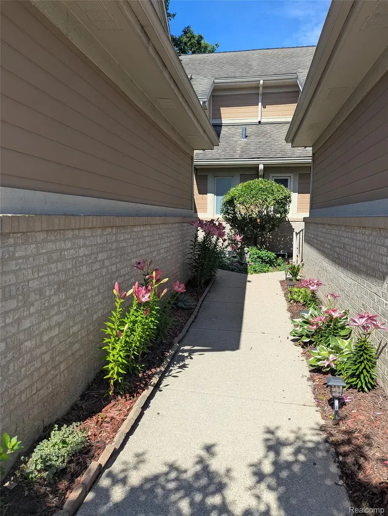 9327 Eastwind Drive Livonia City MI 48150