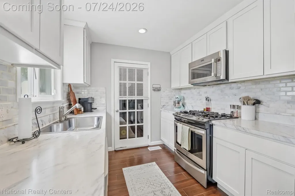 36143 Fernwood Street Westland City MI 48186