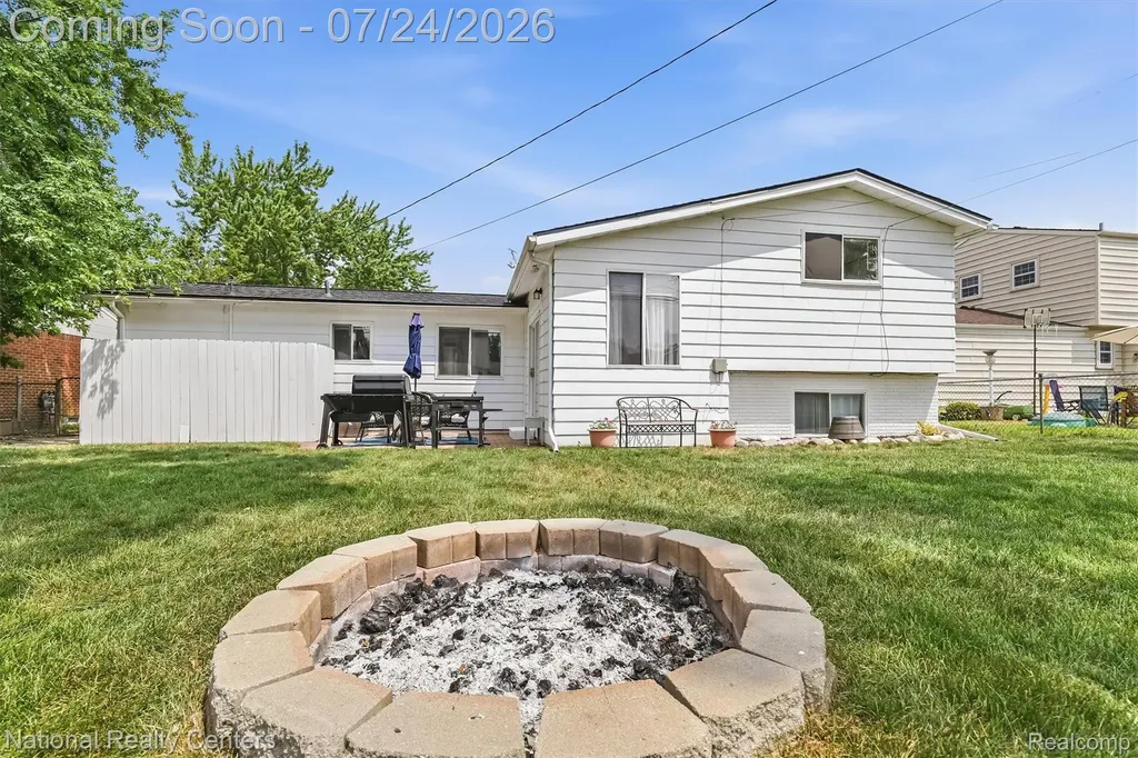 36143 Fernwood Street Westland City MI 48186