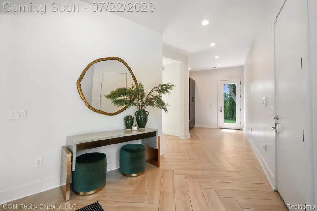 1971 Cragin Drive Bloomfield Hills City MI 48302