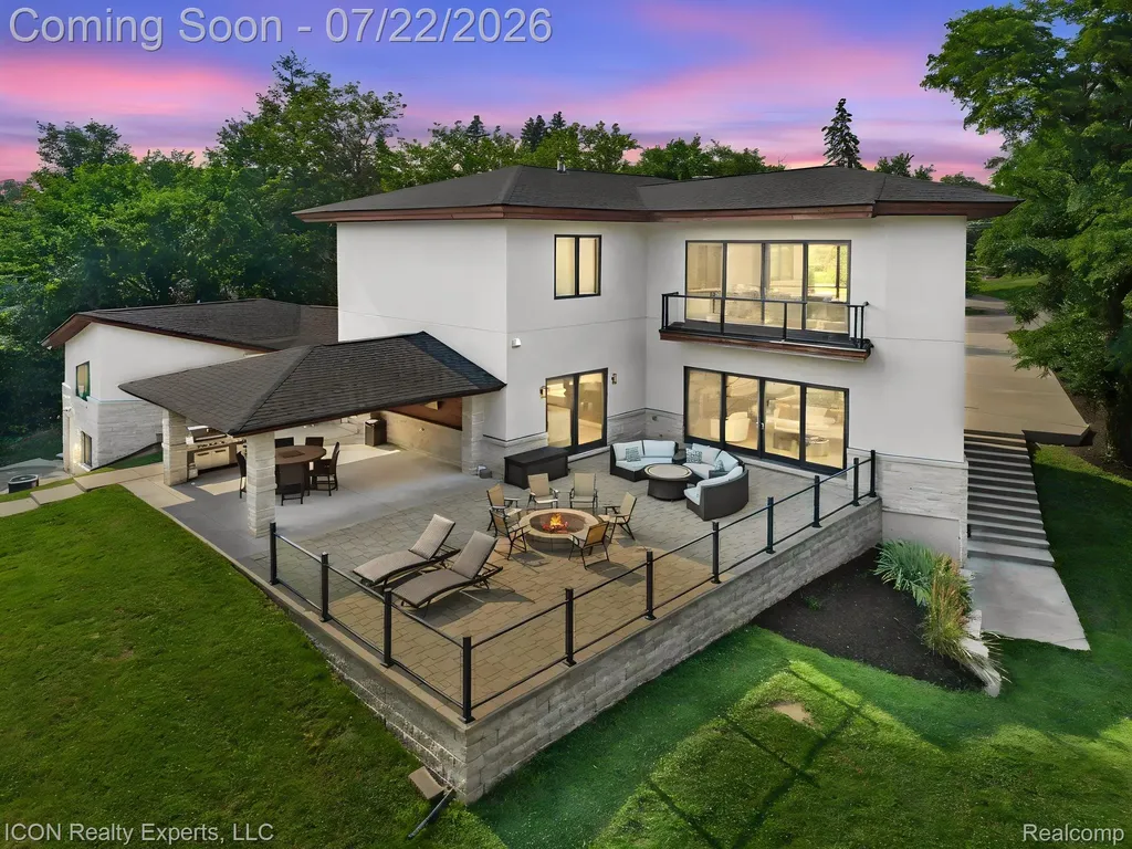 1971 Cragin Drive Bloomfield Hills City MI 48302